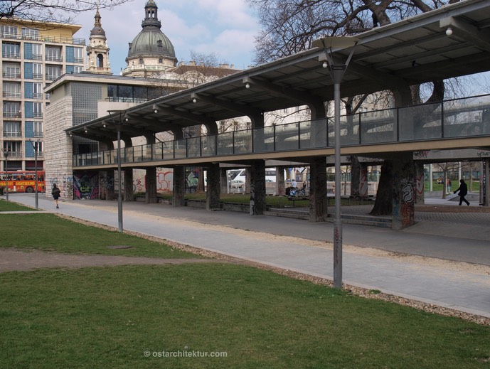 Budapest Nyiri Busstation Erzsebet ter 5 2009-04-05 005