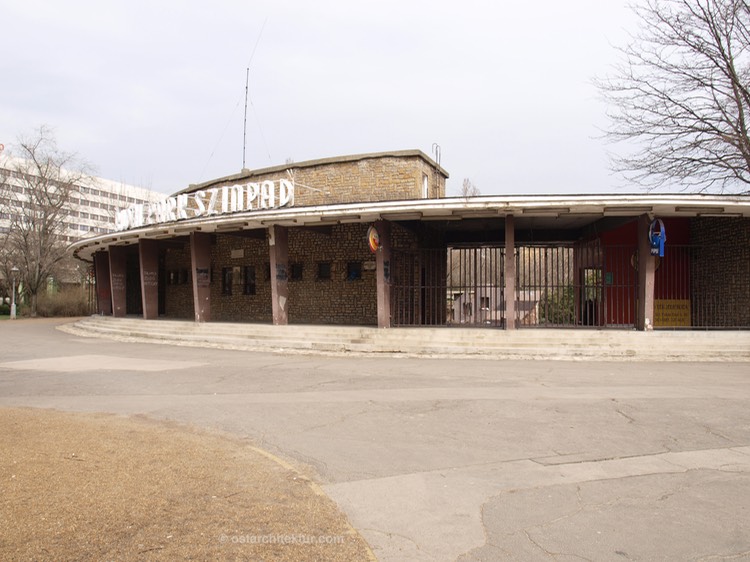 Budapest Park Szinpad Kosztolanyi Dezso ter 2009-04-01 001