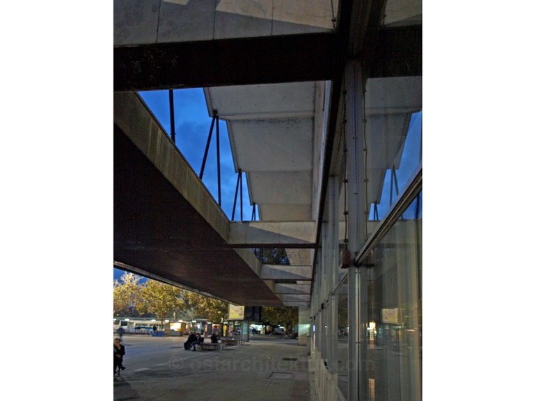 Novi-Sad-Bahnhof-20101013-006