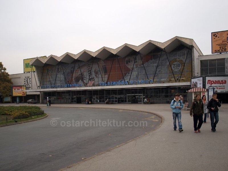 Novi-Sad-Bahnhof-20101014-007