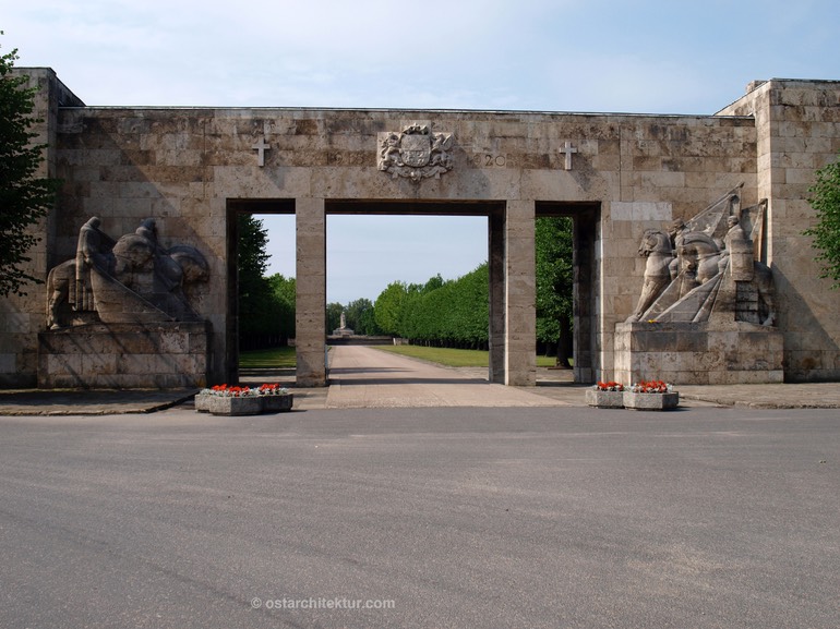 Riga-Brethren-Cemetery-Zale-20100708_003