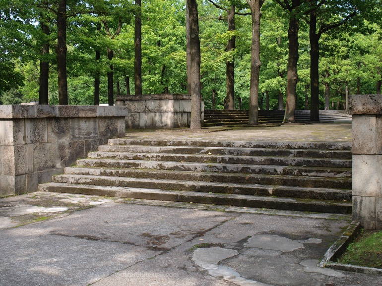 Riga-Brethren-Cemetery-Zale-20100708_004