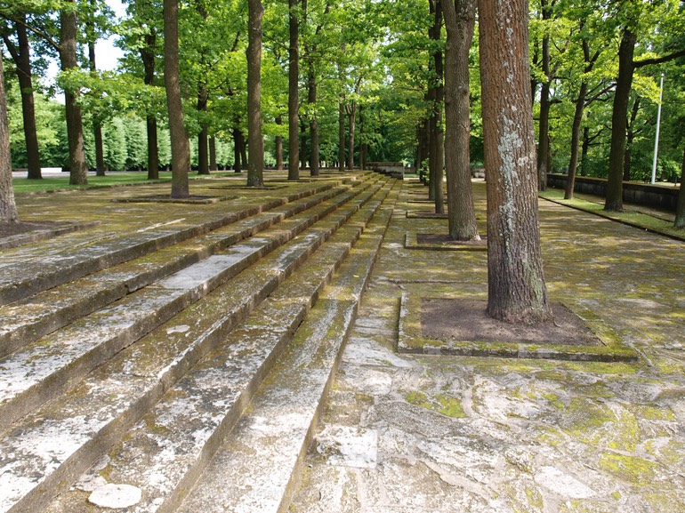 Riga-Brethren-Cemetery-Zale-20100708_006