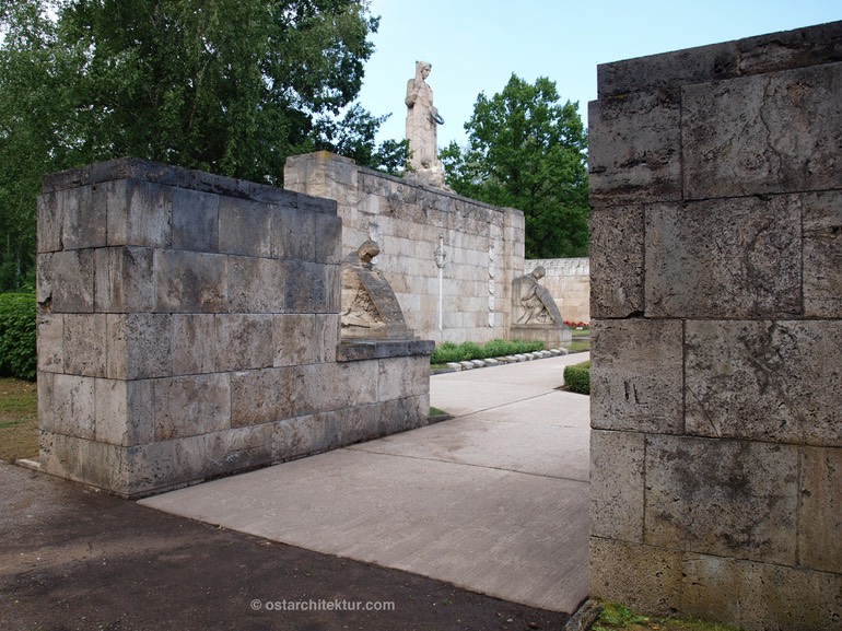 Riga-Brethren-Cemetery-Zale-20100708_013