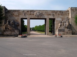 Riga-Brethren-Cemetery-Zale-20100708_003