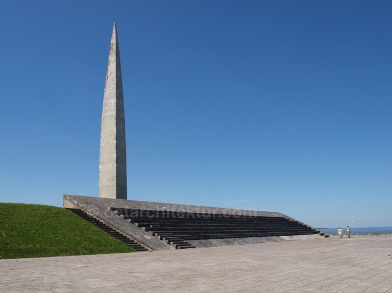 Tallinn_Maarjamae_memorial_Murdmaa_Varik_20100705_013