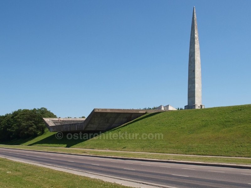 Tallinn_Maarjamae_memorial_Murdmaa_Varik_20100705_020