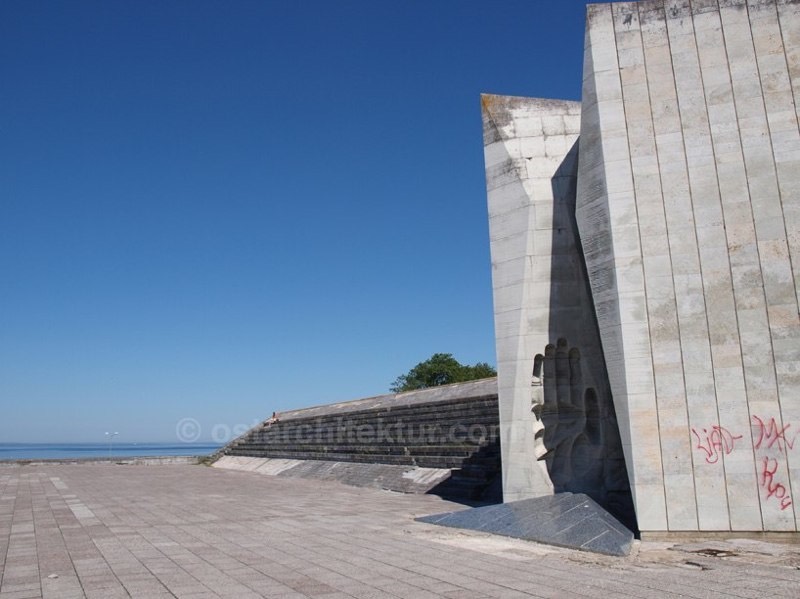 Tallinn_Maarjamae_memorial_Murdmaa_Varik_20100705_003